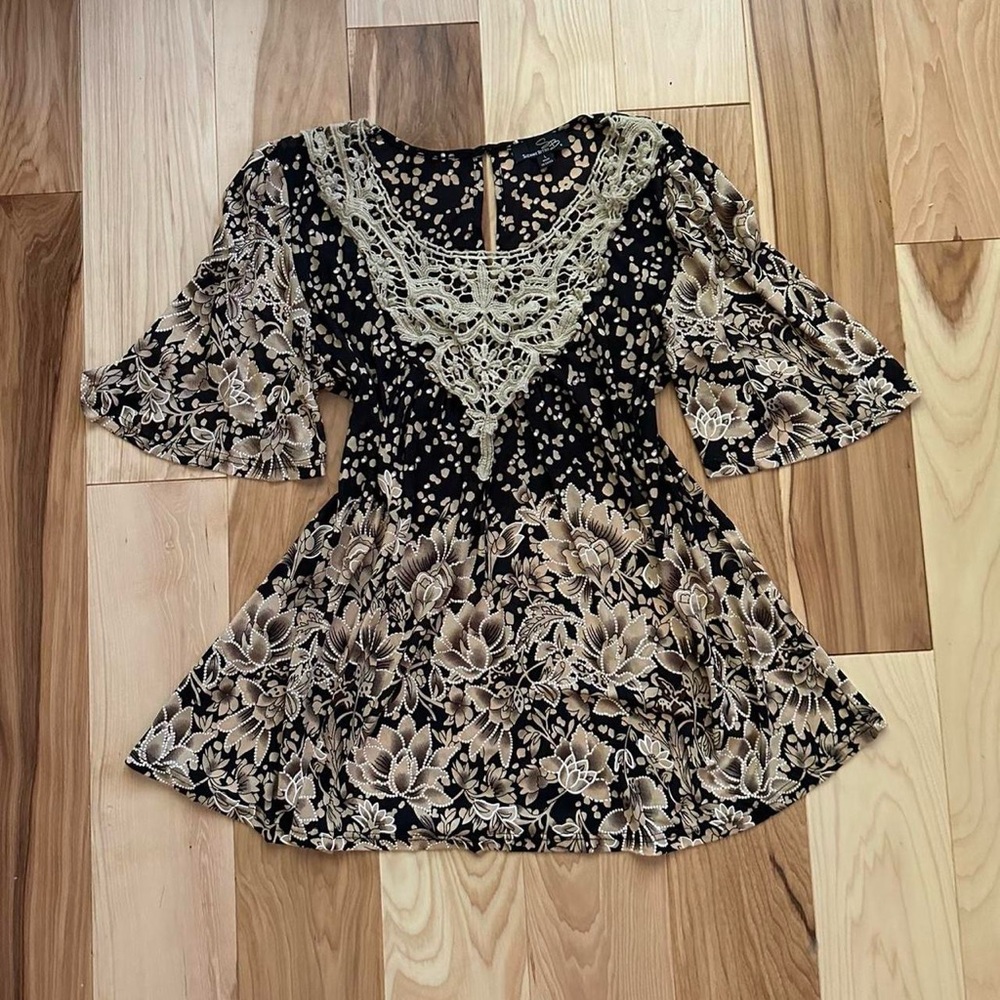 Boho indie blouse with cream lace detailing